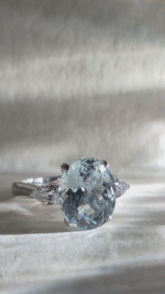 3 stone aquamarine ring